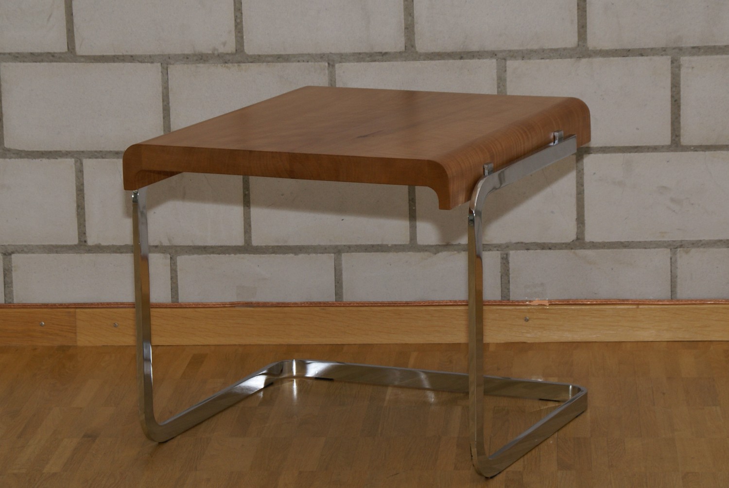 2001 Tischchen Birnbaum