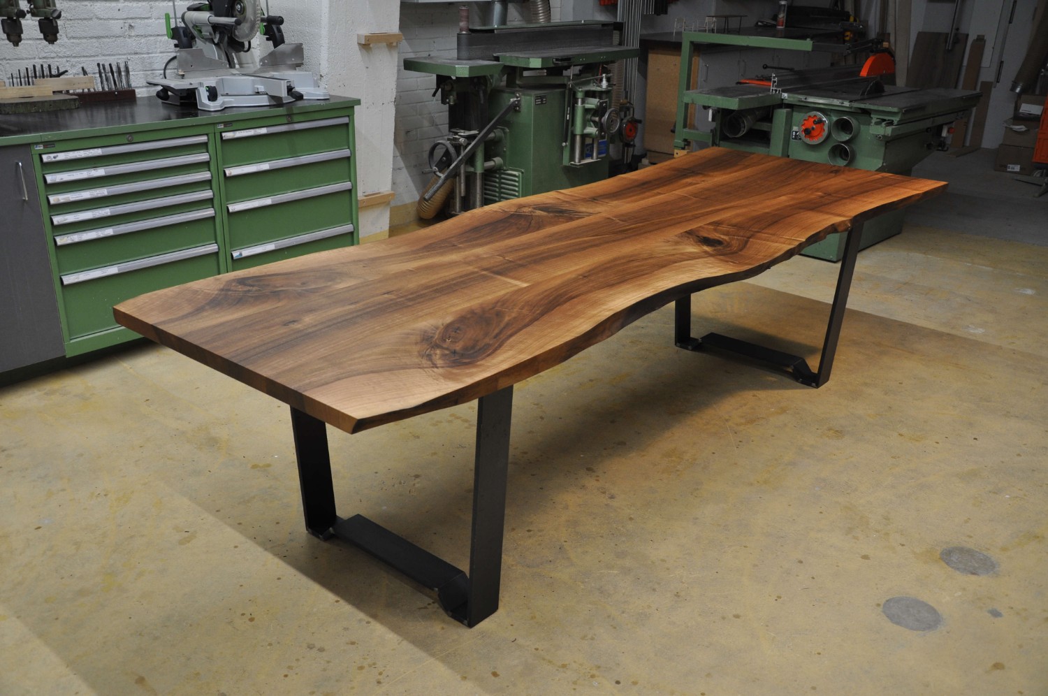 2020 Esstisch in Nussbaum