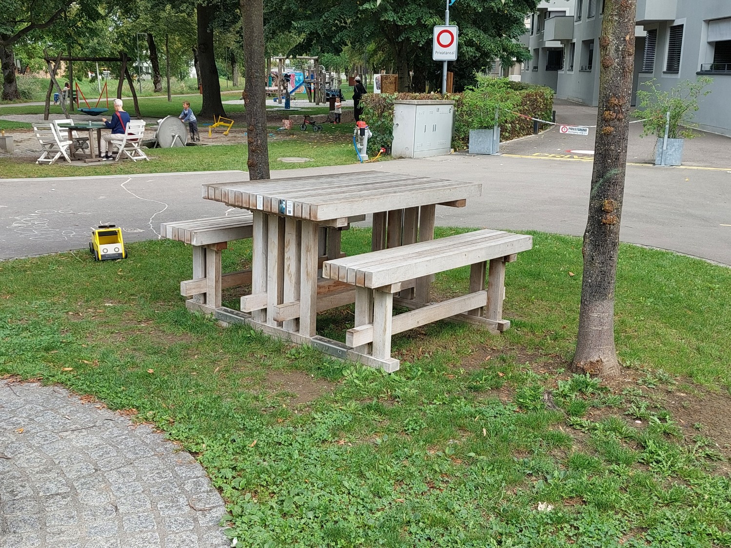 2023 Tischgarnitur aus Hallenbadholz